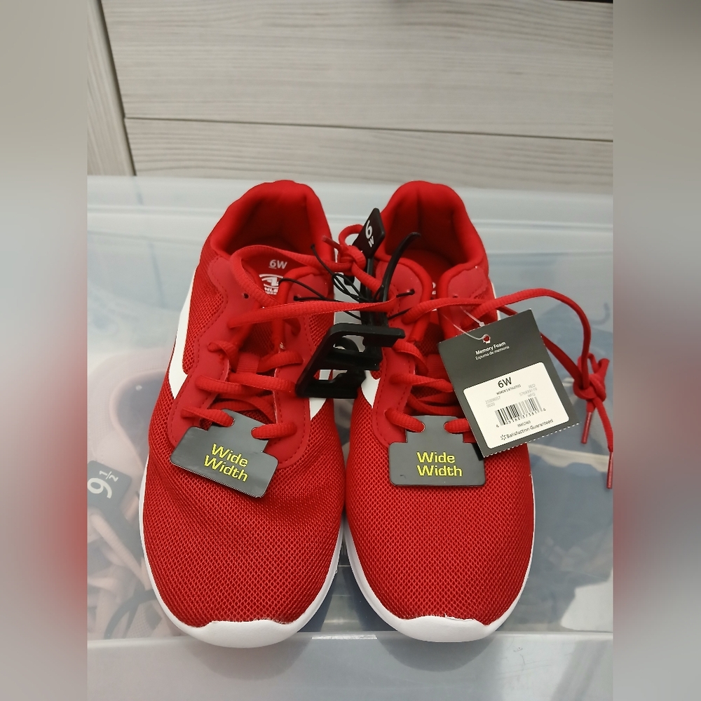 Athletic works size 6 women